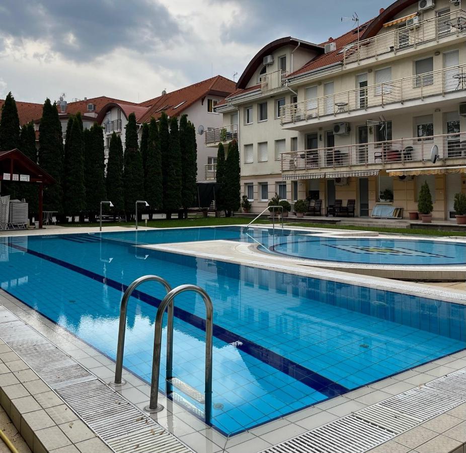 Brookforest Apartman Гайдусобосло Екстер'єр фото